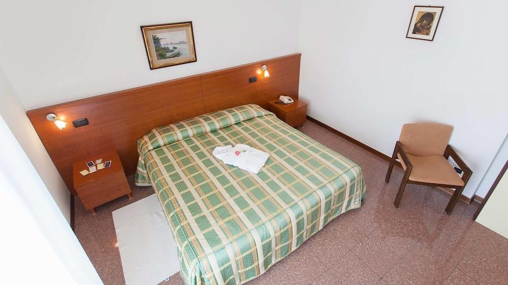 Hotel Rossini Tabiano Terme Bagian luar foto