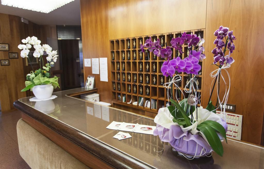 Hotel Rossini Tabiano Terme Bagian luar foto