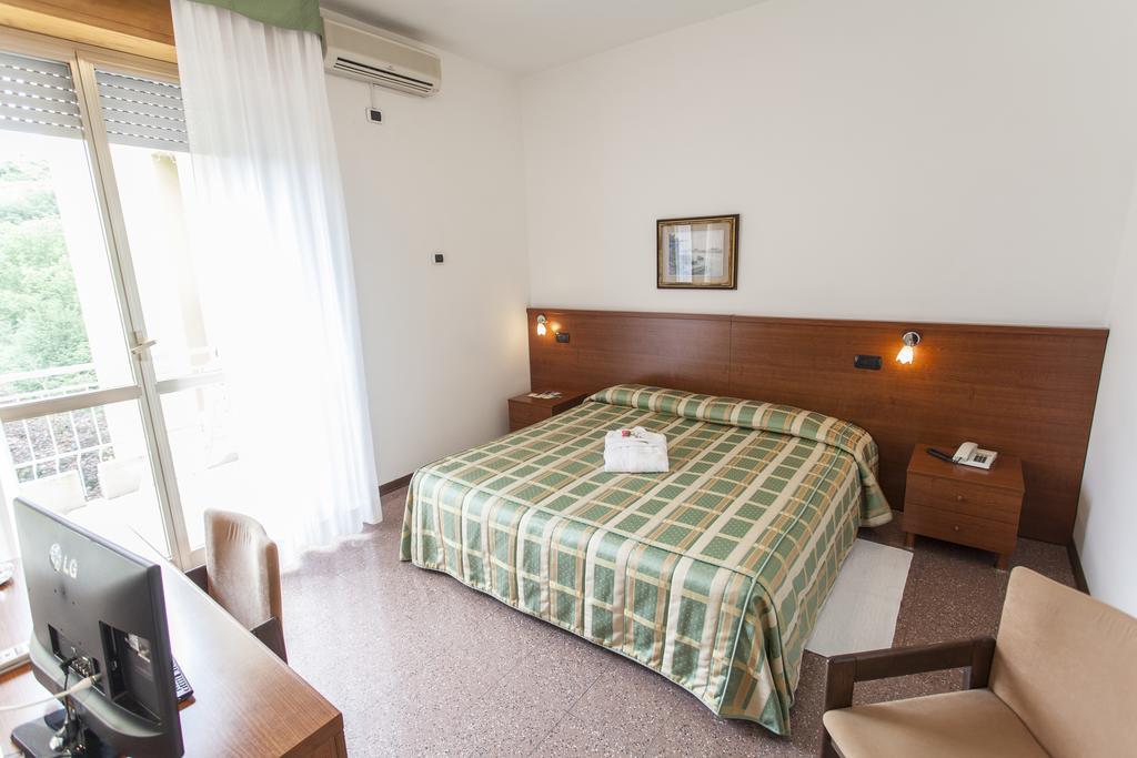 Hotel Rossini Tabiano Terme Bagian luar foto
