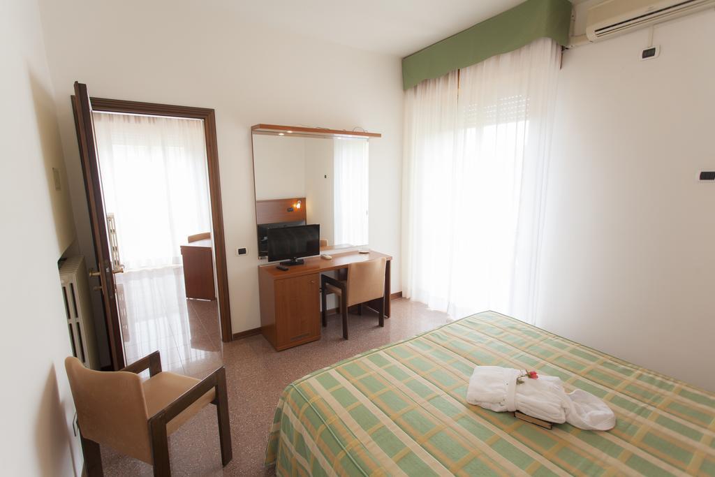 Hotel Rossini Tabiano Terme Bagian luar foto