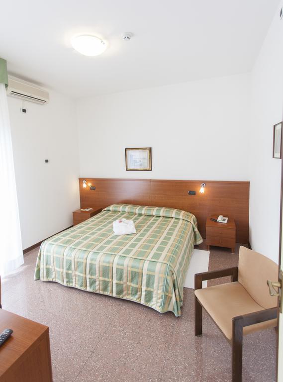 Hotel Rossini Tabiano Terme Bagian luar foto