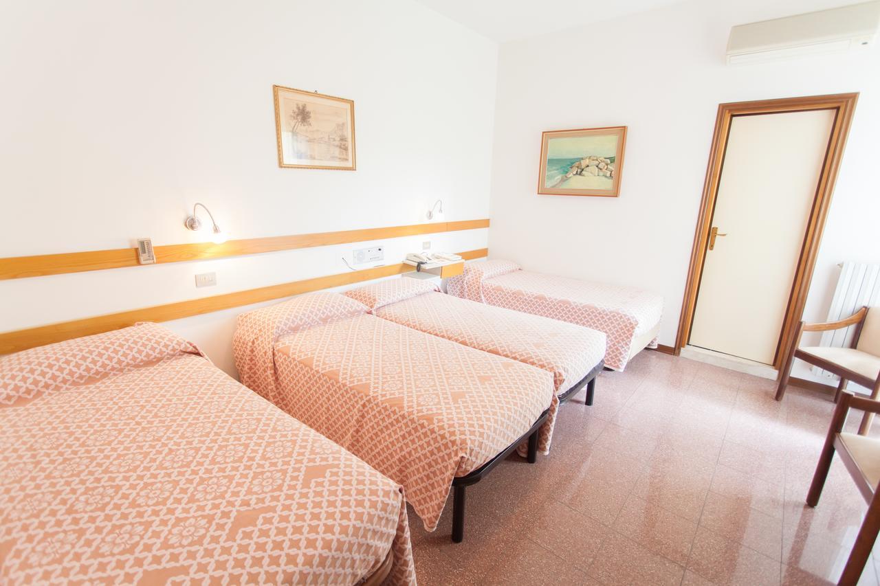 Hotel Rossini Tabiano Terme Bagian luar foto